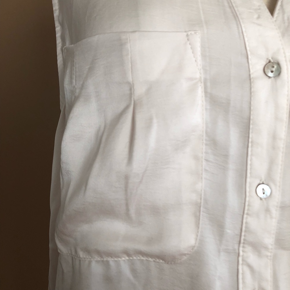 💙 Off-White Button Up V-Neck Top - Picture 7 of 7